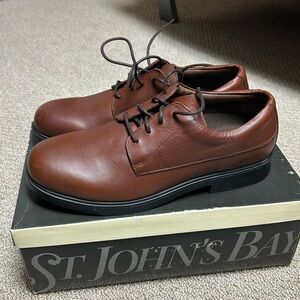 Brand New in box St. John’s Bay Georgetown Brown Shoes - Men’s size 11